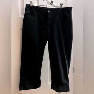 Bandolino Woman’s Black Capris, Size 10